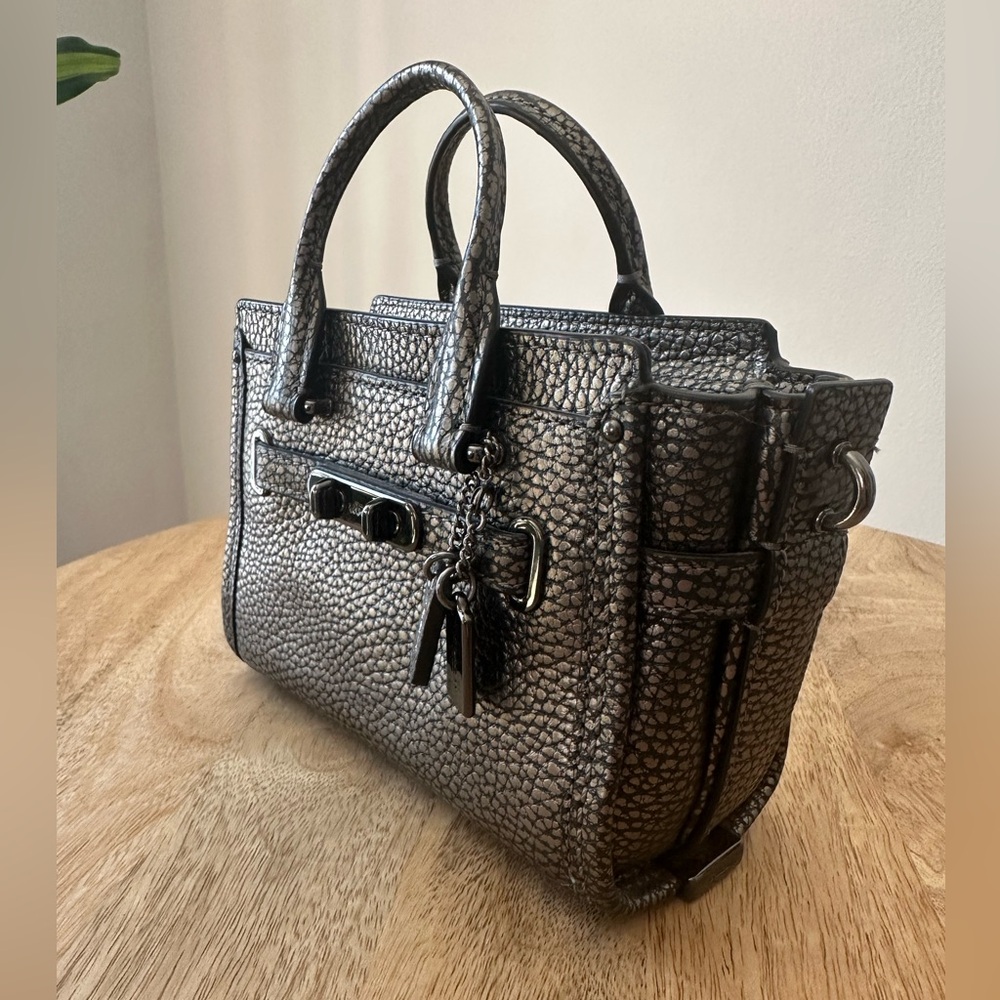 ⭐️ Coach Metallic Mini Swagger 15 - Picture 4 of 8